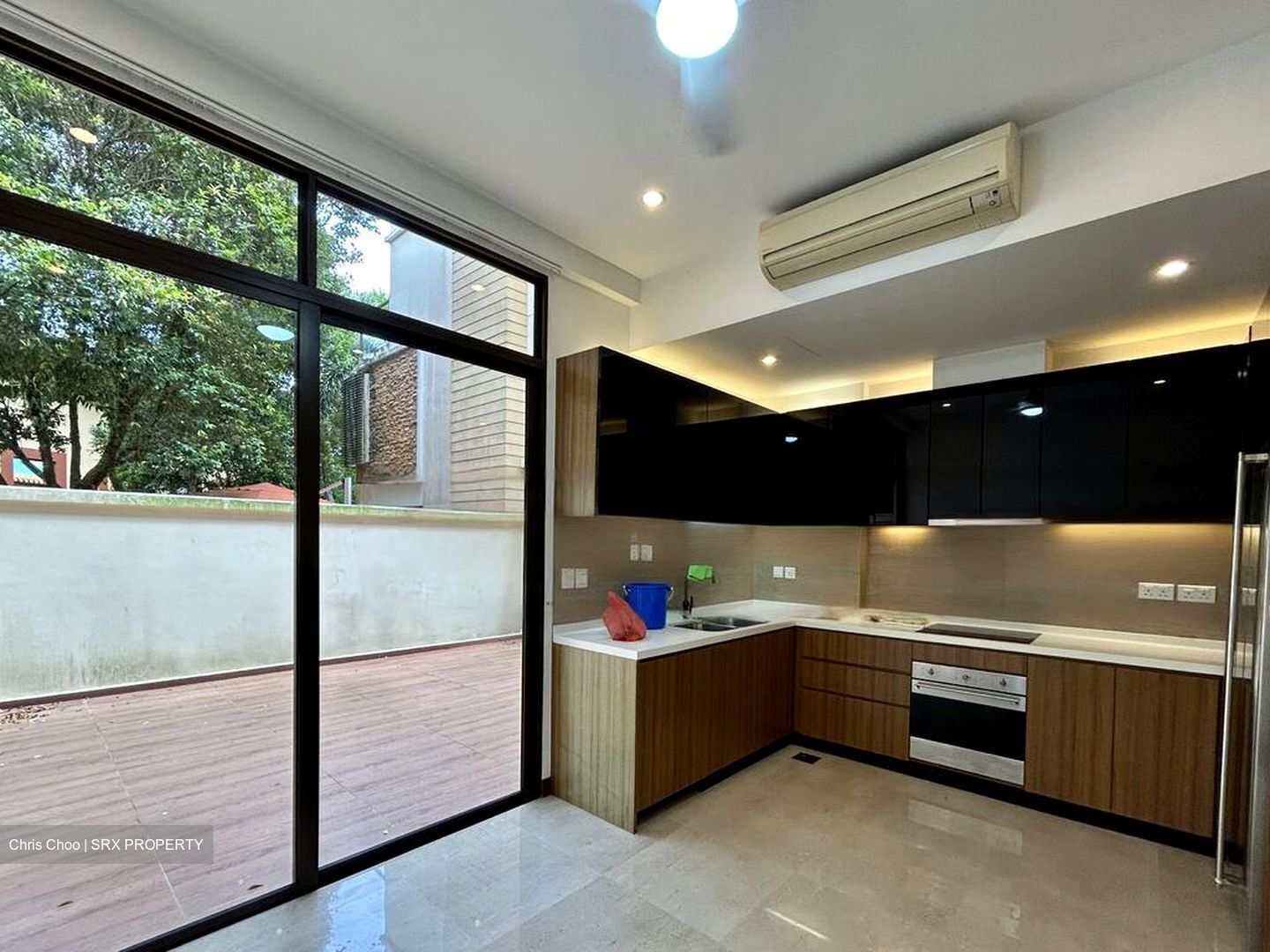 Holland Link (D10), Terrace #478551431